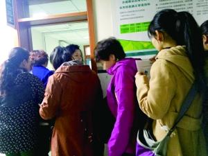 北京家政业健康证乱象：男替女体检保姆拿假证