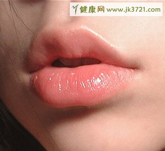 预防和解决冬季嘴唇起皮的问题