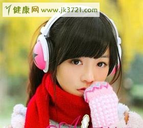 用面粉蜂蜜及牛奶DIY美白