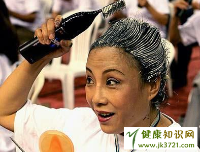 老年人染发须谨慎