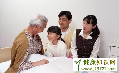 警惕！老人排便久蹲或致猝死