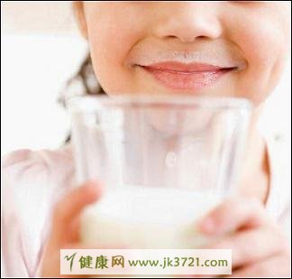 喝杏仁粉能美白吗