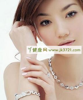 怎么使干燥的双手更嫩白