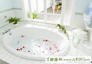 具有美白护肤功效的花瓣浴