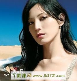 为什么脸上会长黑头