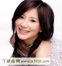 方案1、洗面乳，清除黑色素老废角质