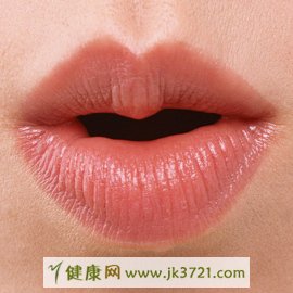 如何预防嘴唇干裂，嘴唇干裂吃什么