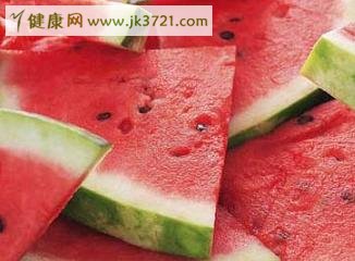 夏天用西瓜护肤 好吃又美容