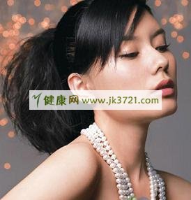 根据自身条件，做出补水或美白计划