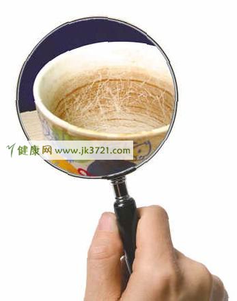 茶杯不清茶垢会致癌