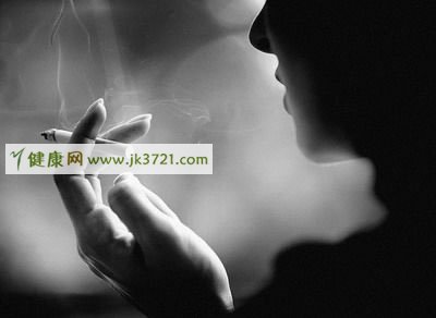 抽烟有黑牙要当心血管健康