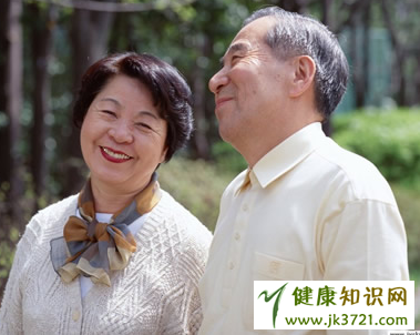 老人的养目妙法