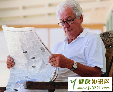 老人蹲厕要提高警惕