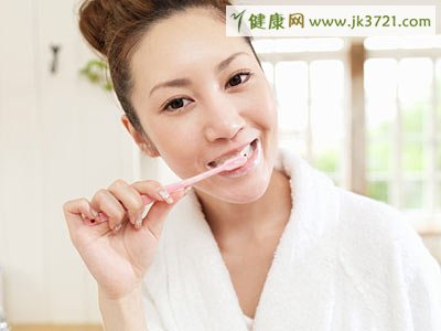 晨起先刷牙还是先喝水？