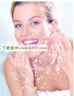 肌肤持久白皙水嫩 分享简单美白技巧