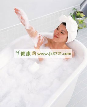 回家后都应先洗澡