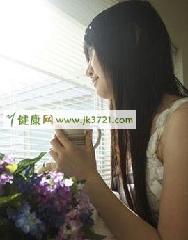 白皙女生谈常吃的美白水果