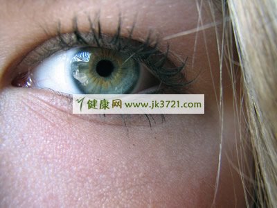 春季如何搞定眼部浮肿难题呢？