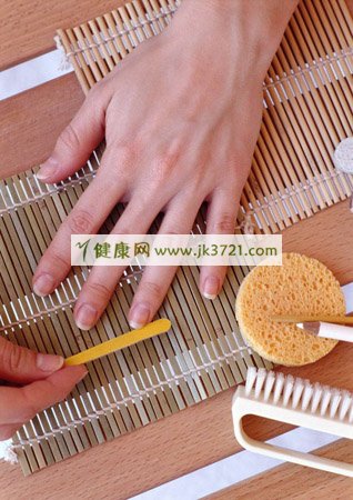 身体健康知识指甲半月痕