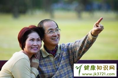 老年白头到老很难