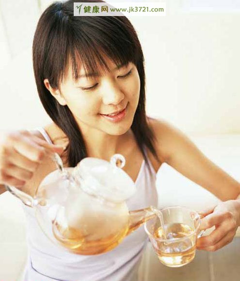 多喝水促代谢 6个护肝秘方保健康