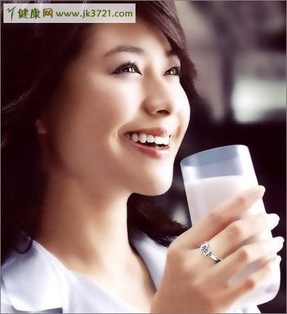 牛奶美白小妙招 各种滋润肌肤
