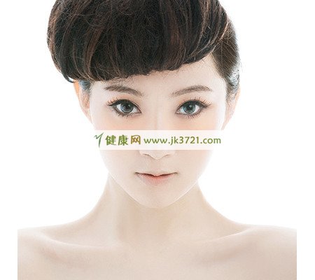 轻松去除顽固黑头收缩毛孔的方法