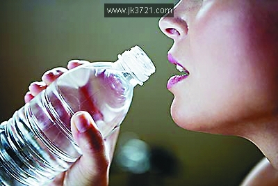 饮用塑料瓶装水是否健康