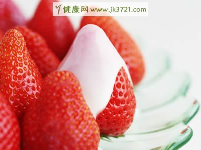 挑选草莓的技巧和清洗方法