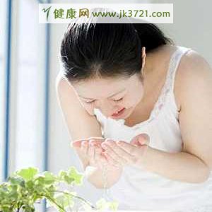 绿茶粉和芦荟粉哪个美白效果好