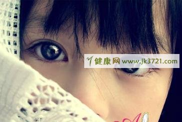 笑起来眼睛下面有小细纹怎么办