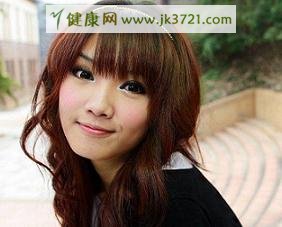 天生黑吃维C美白有用吗