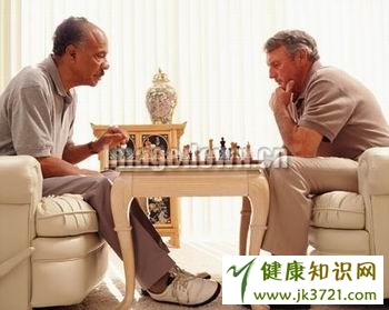 老年人谨防冬夜抽筋