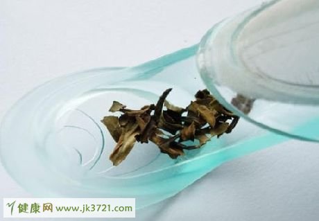 经常饮用花茶可以美容，减肥丰胸