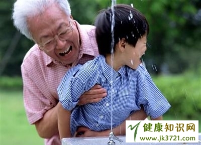 夏季老人饮水问题