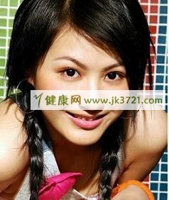 眼睛周围长脂肪粒